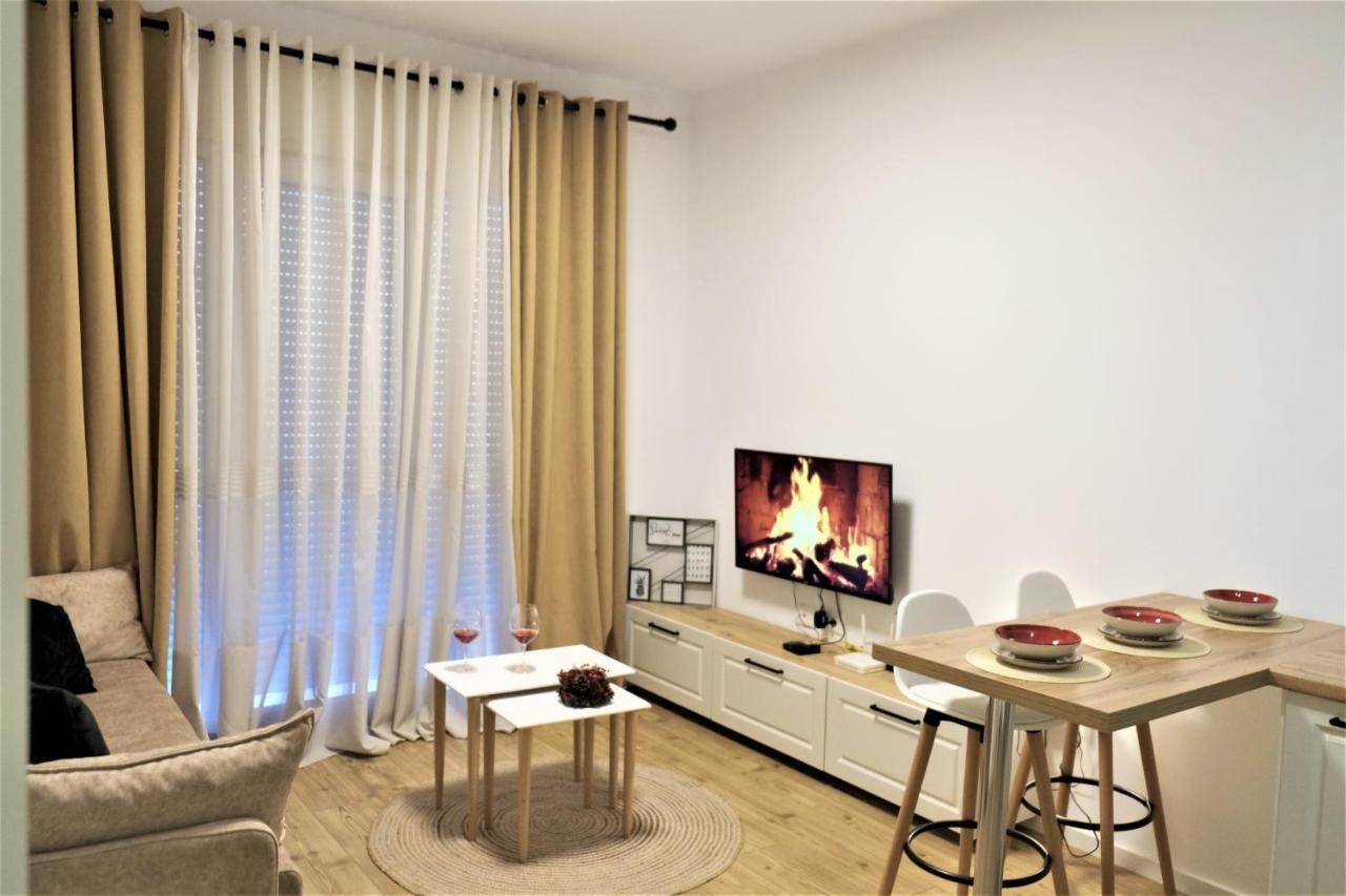 Apartment In The Heart Of Old Bazaar, Tirana - Hana Apartments Buitenkant foto